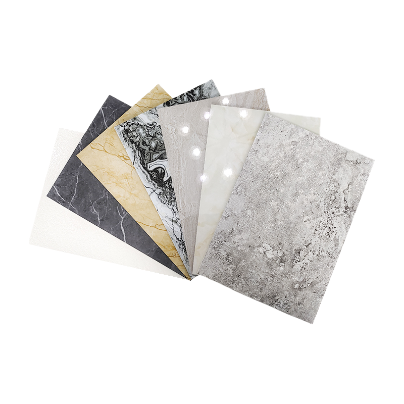 Comment les feuilles de marbre UV se comparent-elles au marbre naturel en termes d’apparence et de durabilité ?