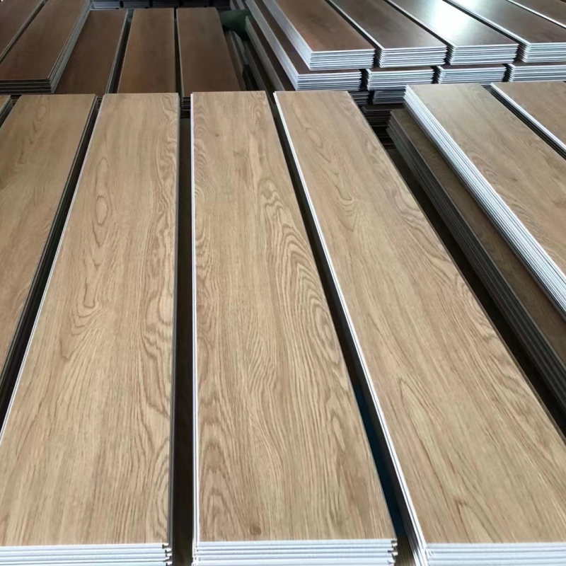 Plancher SPC résistant à l'humidité